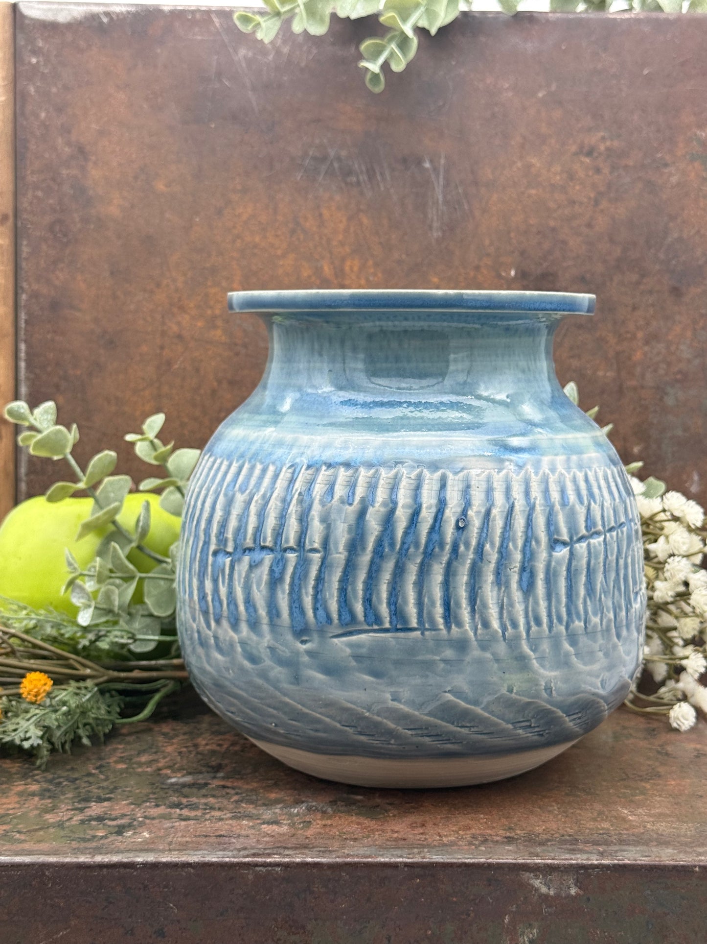Tidal Wave Chattered Pot